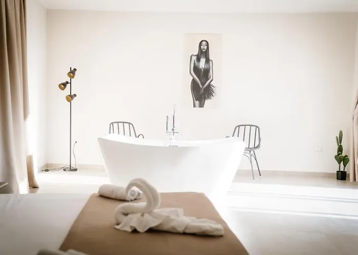 Cantine De Mare - Wine And